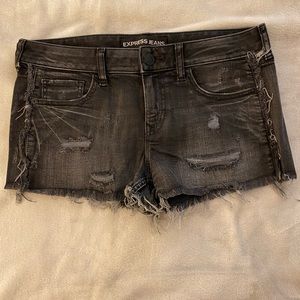 Express black mid rise denim distress short